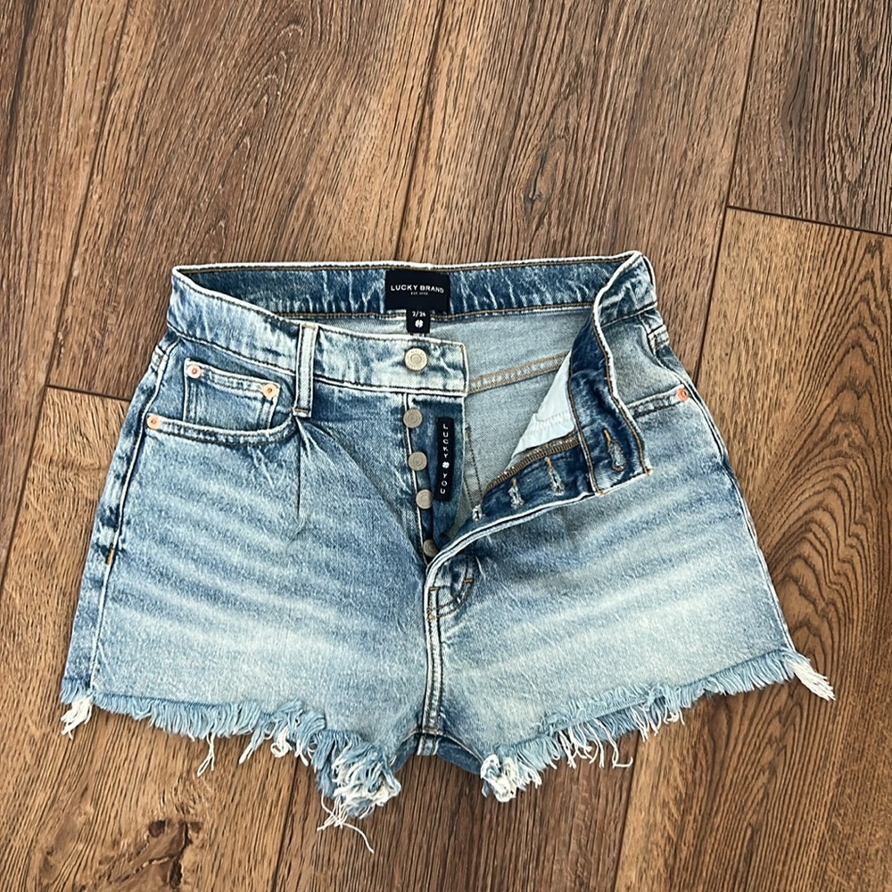 Lucky Brand Mom high Rise Women's short Denim Shorts - Blue‎ size 2/26 - Picture 2 of 9